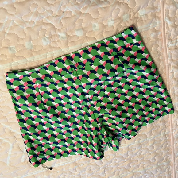 Melly M NWT Green Geometric Print Shorts Size Medium - Picture 2 of 7